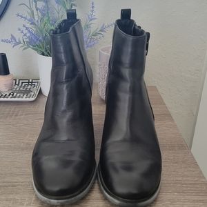 Aldo Women's size 8 Black Bootie